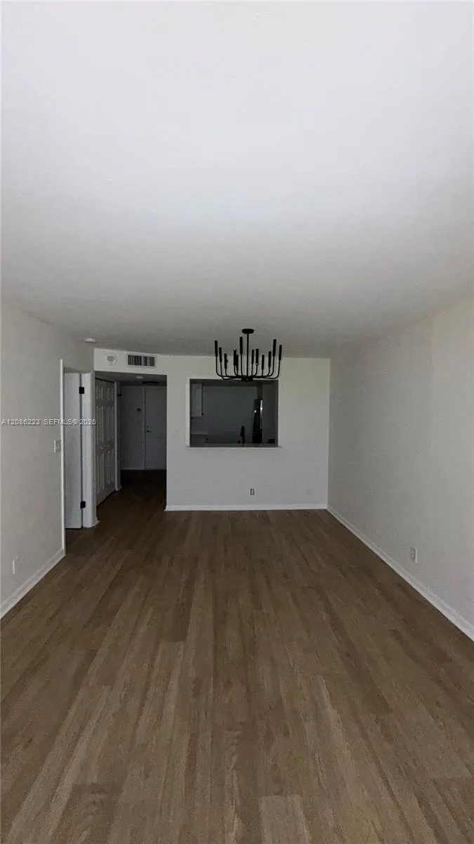 2555 Collins Avenue #910