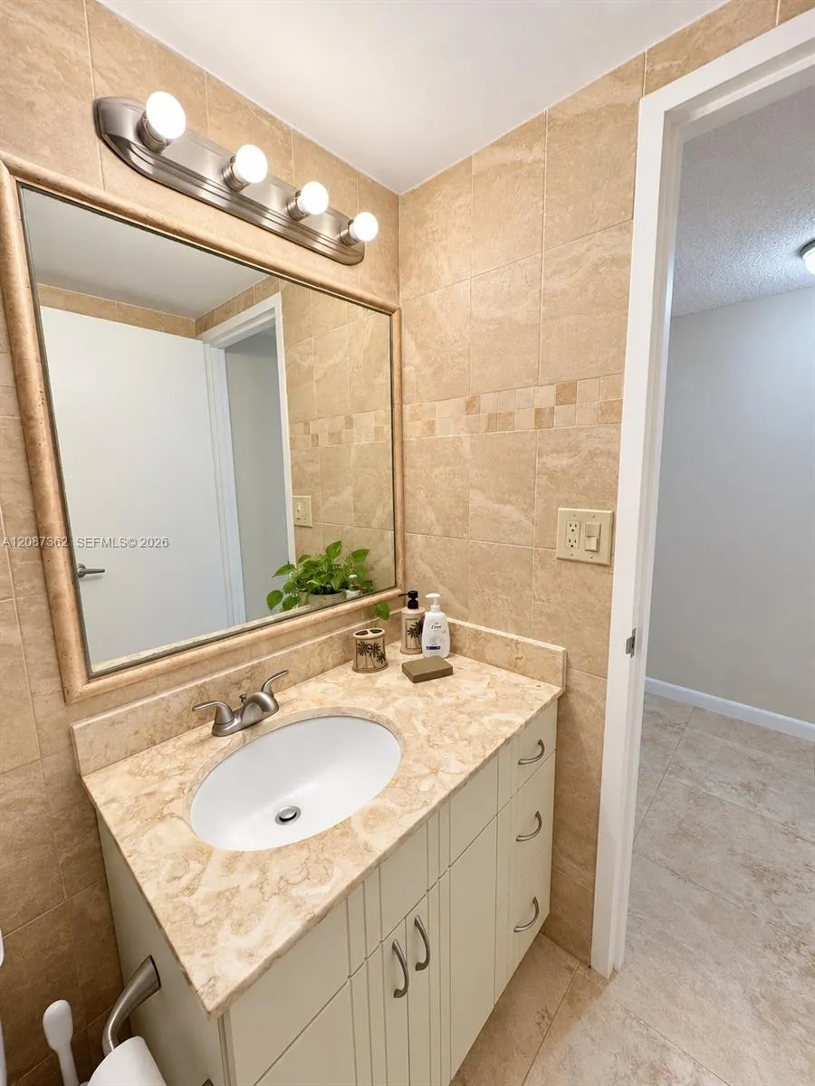 3725 S Ocean Drive #1606