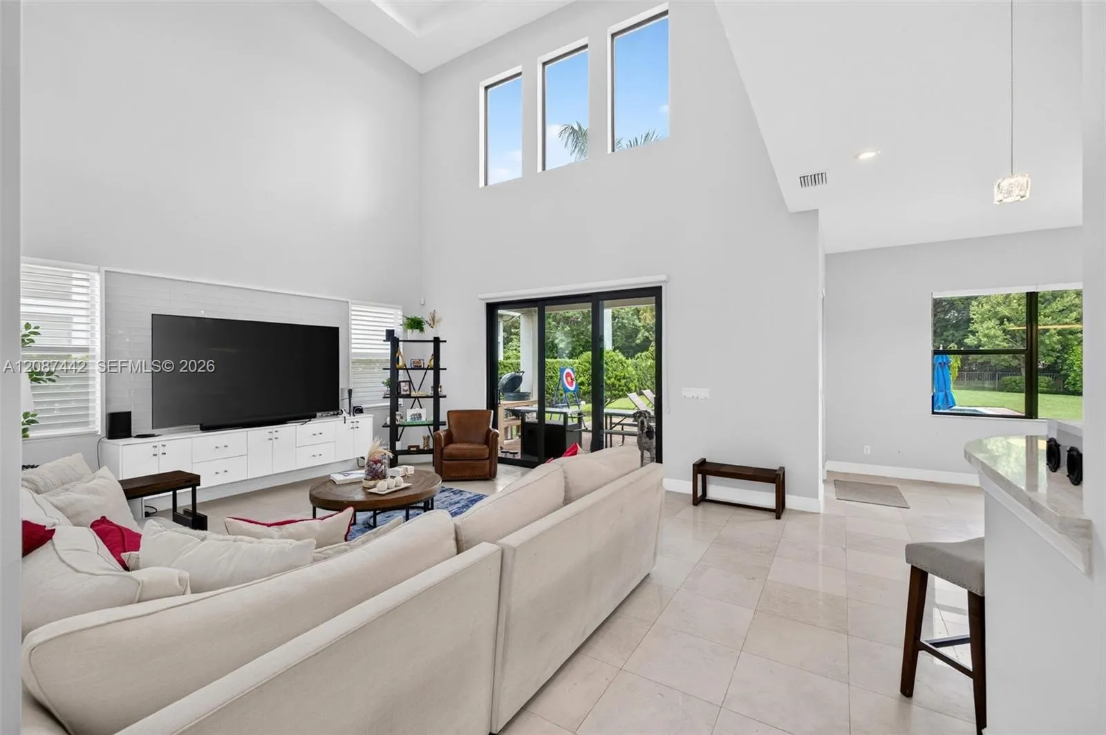 10283 Sweet Bay Manor