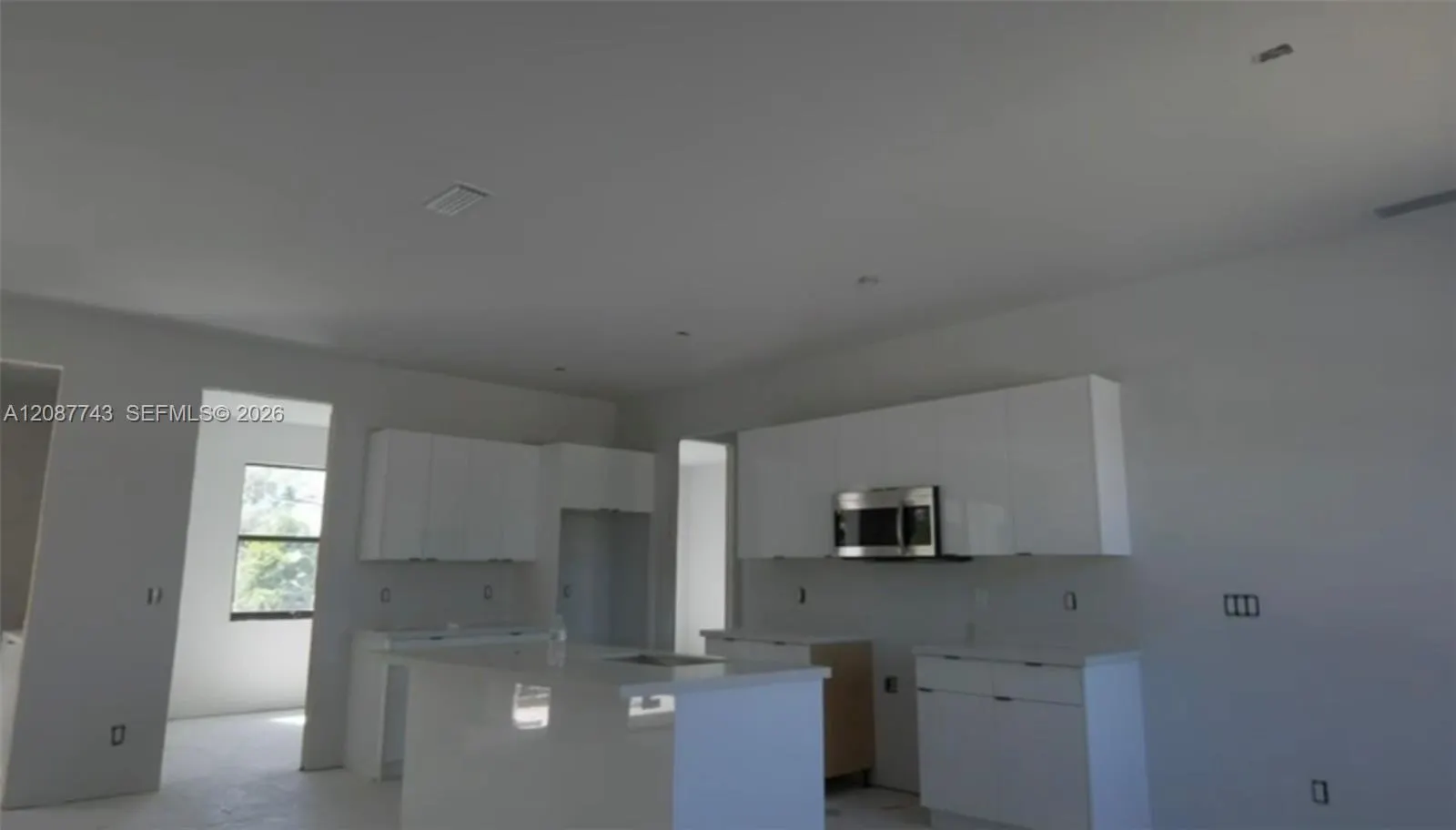 15825 Lakeland Circle