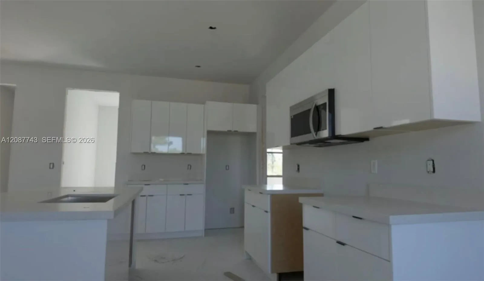 15825 Lakeland Circle