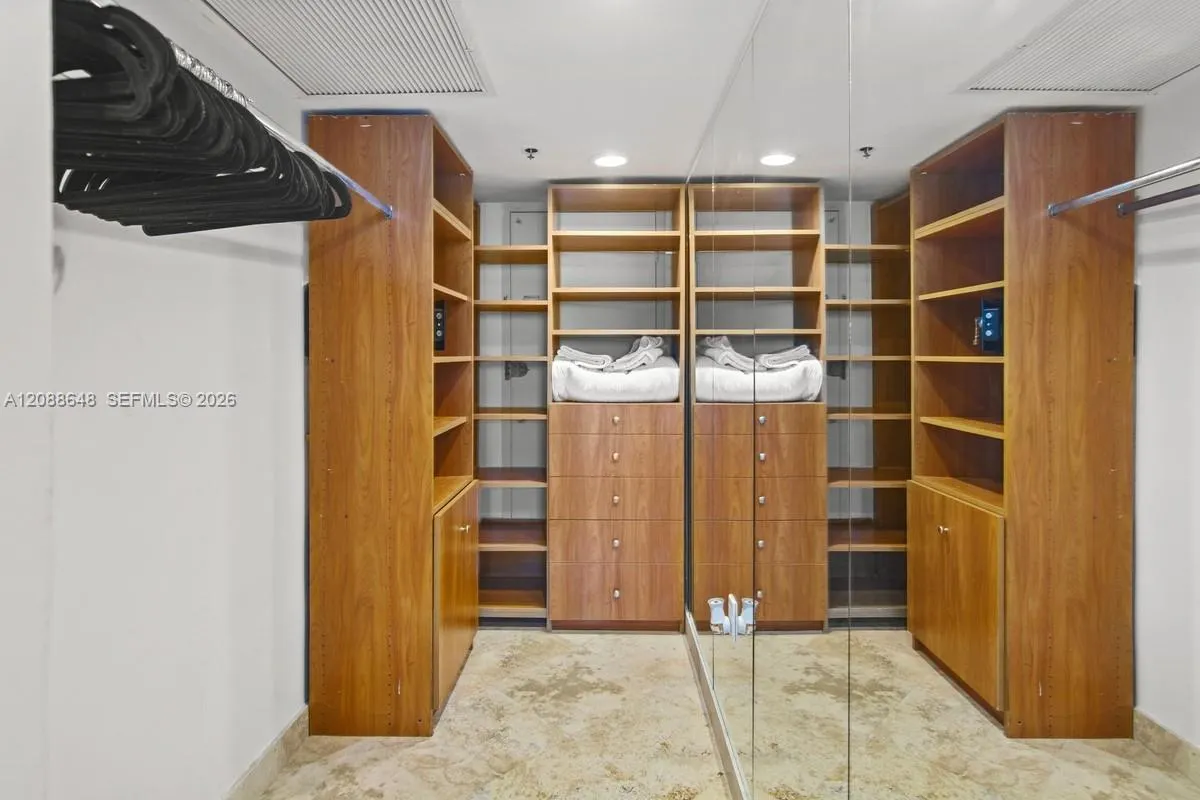 100 Lincoln Road #748