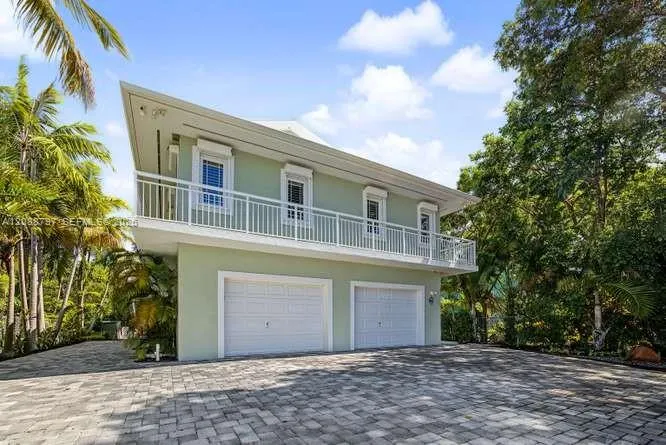 1217 Mockingbird Road