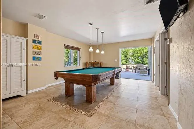 1217 Mockingbird Road