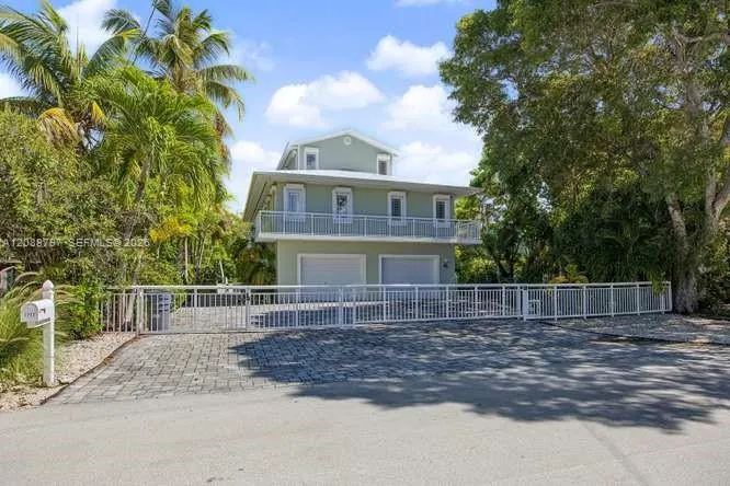 1217 Mockingbird Road