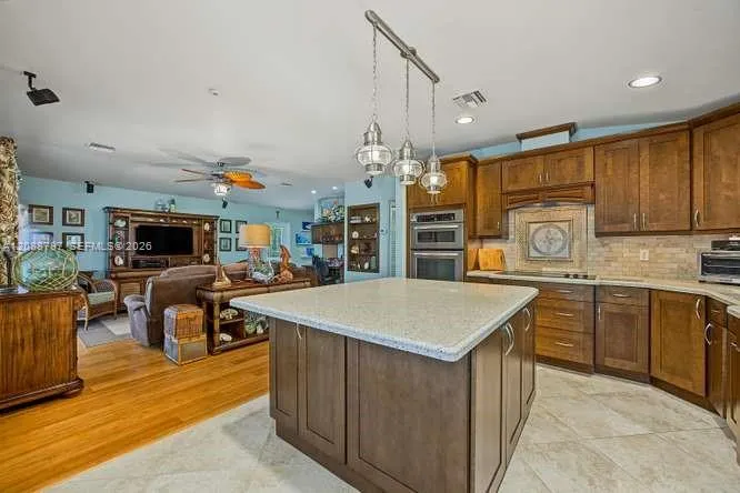 1217 Mockingbird Road