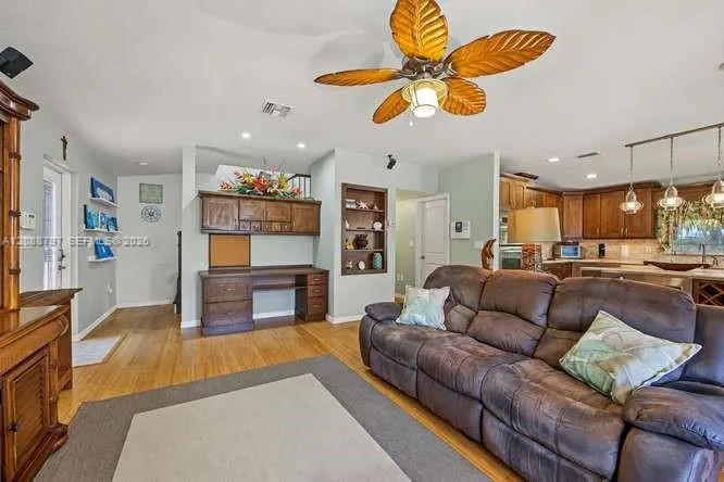 1217 Mockingbird Road