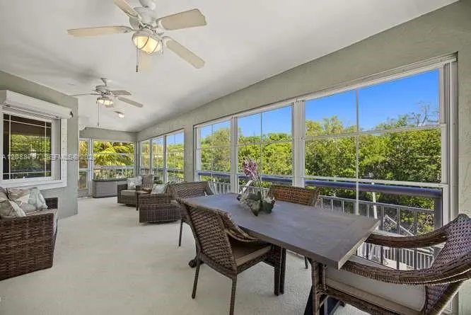 1217 Mockingbird Road