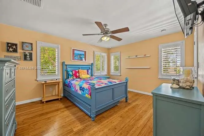1217 Mockingbird Road