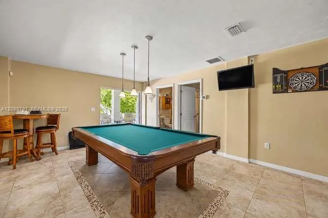 1217 Mockingbird Road