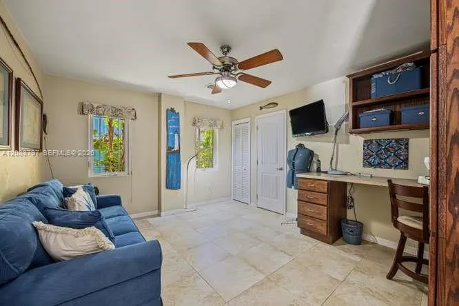 1217 Mockingbird Road
