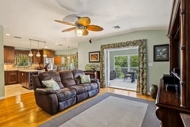 1217 Mockingbird Road