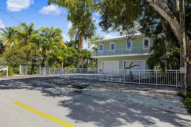1217 Mockingbird Road