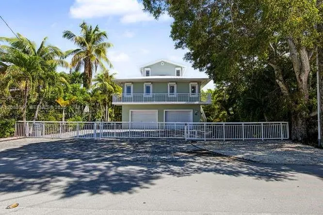 1217 Mockingbird Road