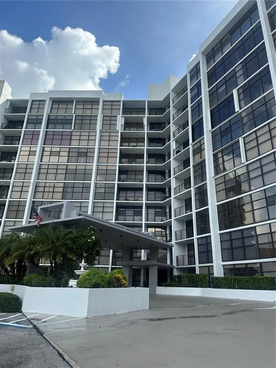 600 Parkview Drive #627