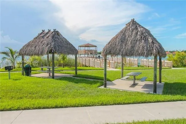 118 Lake Emerald Drive #207
