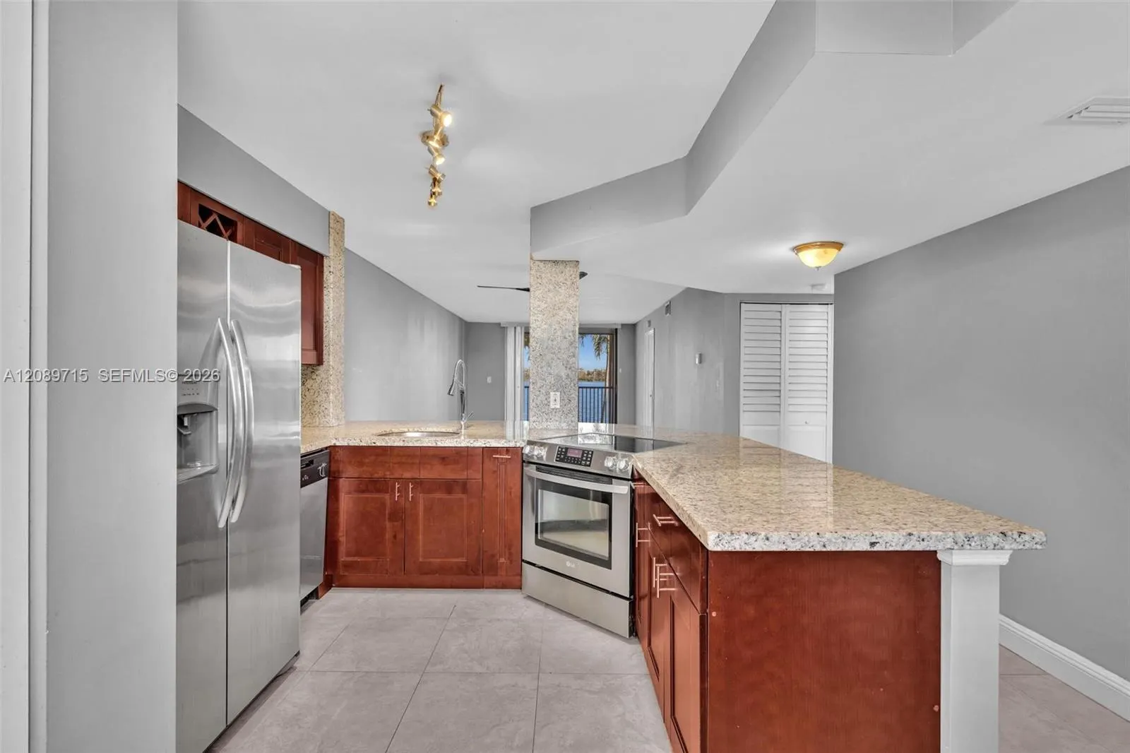 118 Lake Emerald Drive #207