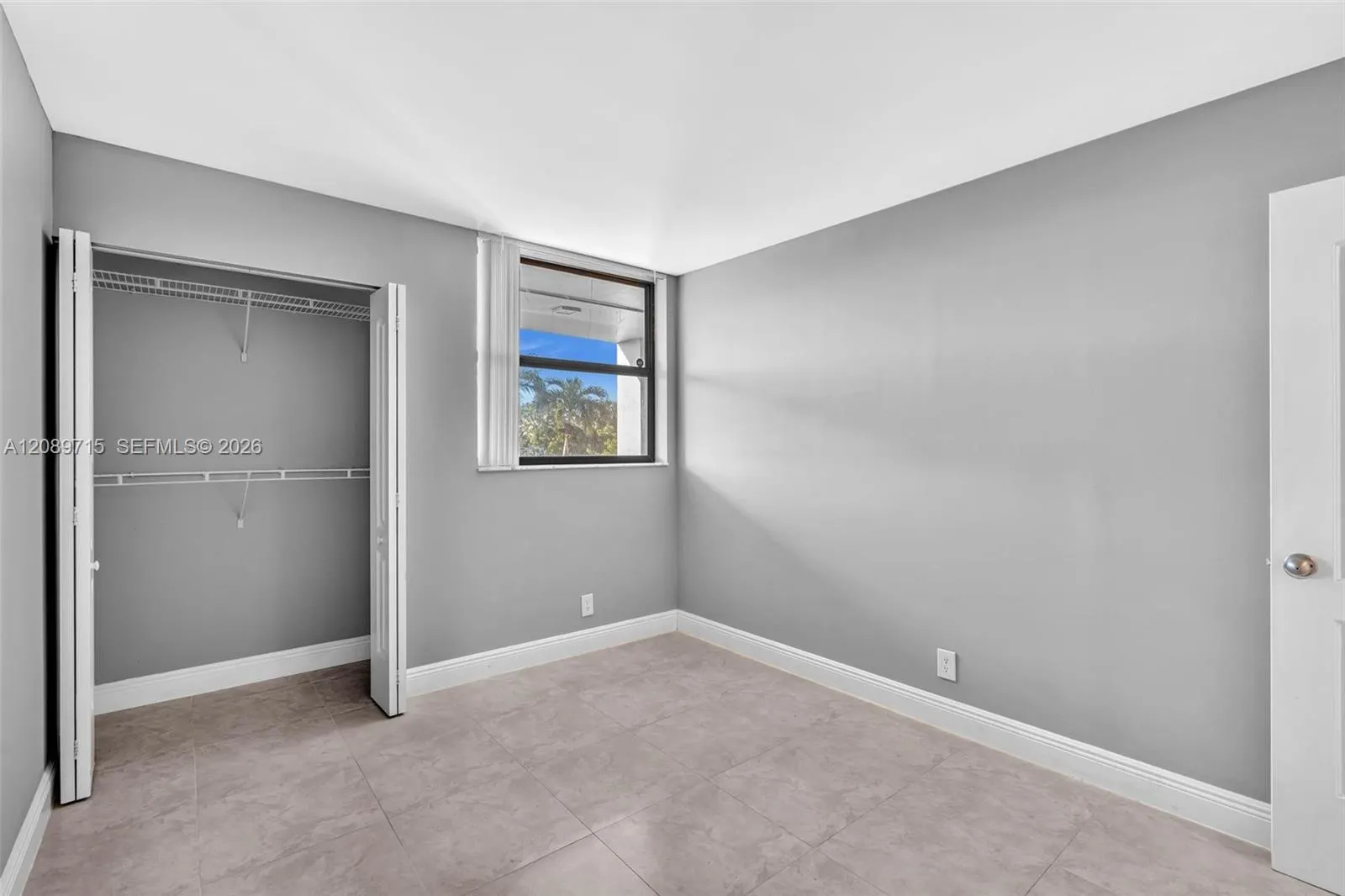 118 Lake Emerald Drive #207