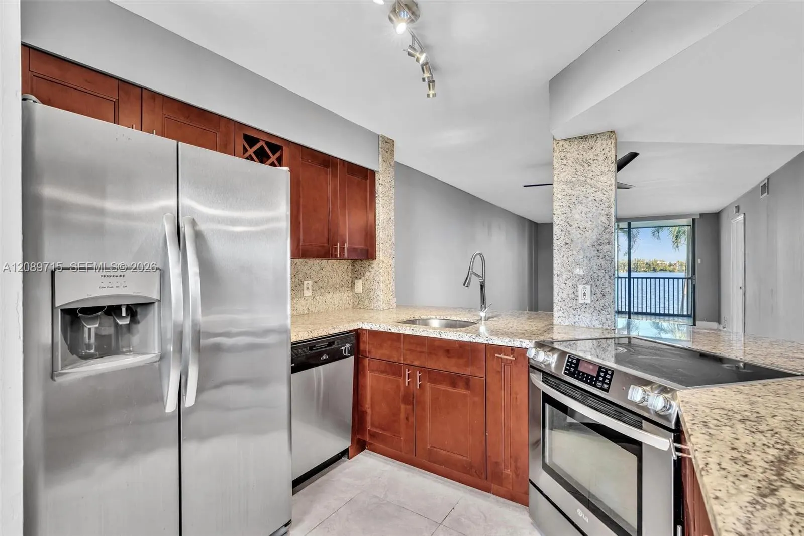 118 Lake Emerald Drive #207