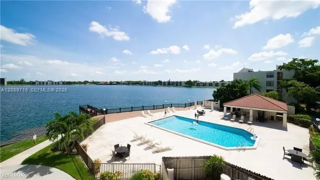118 Lake Emerald Drive #207