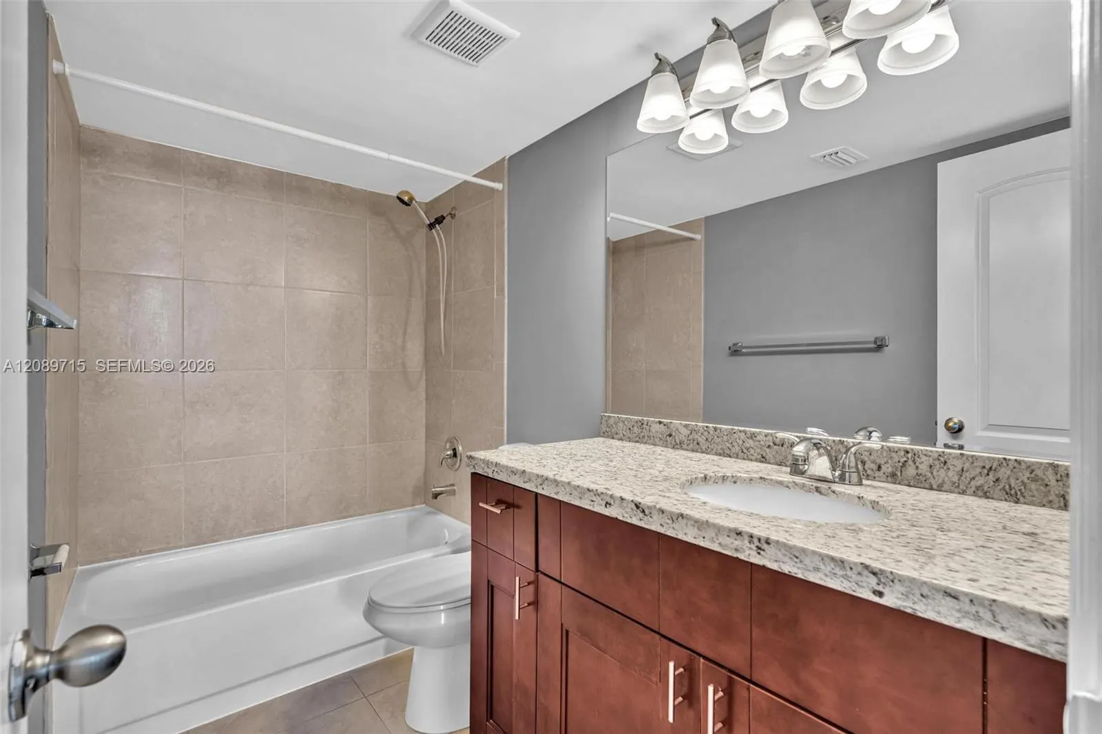 118 Lake Emerald Drive #207