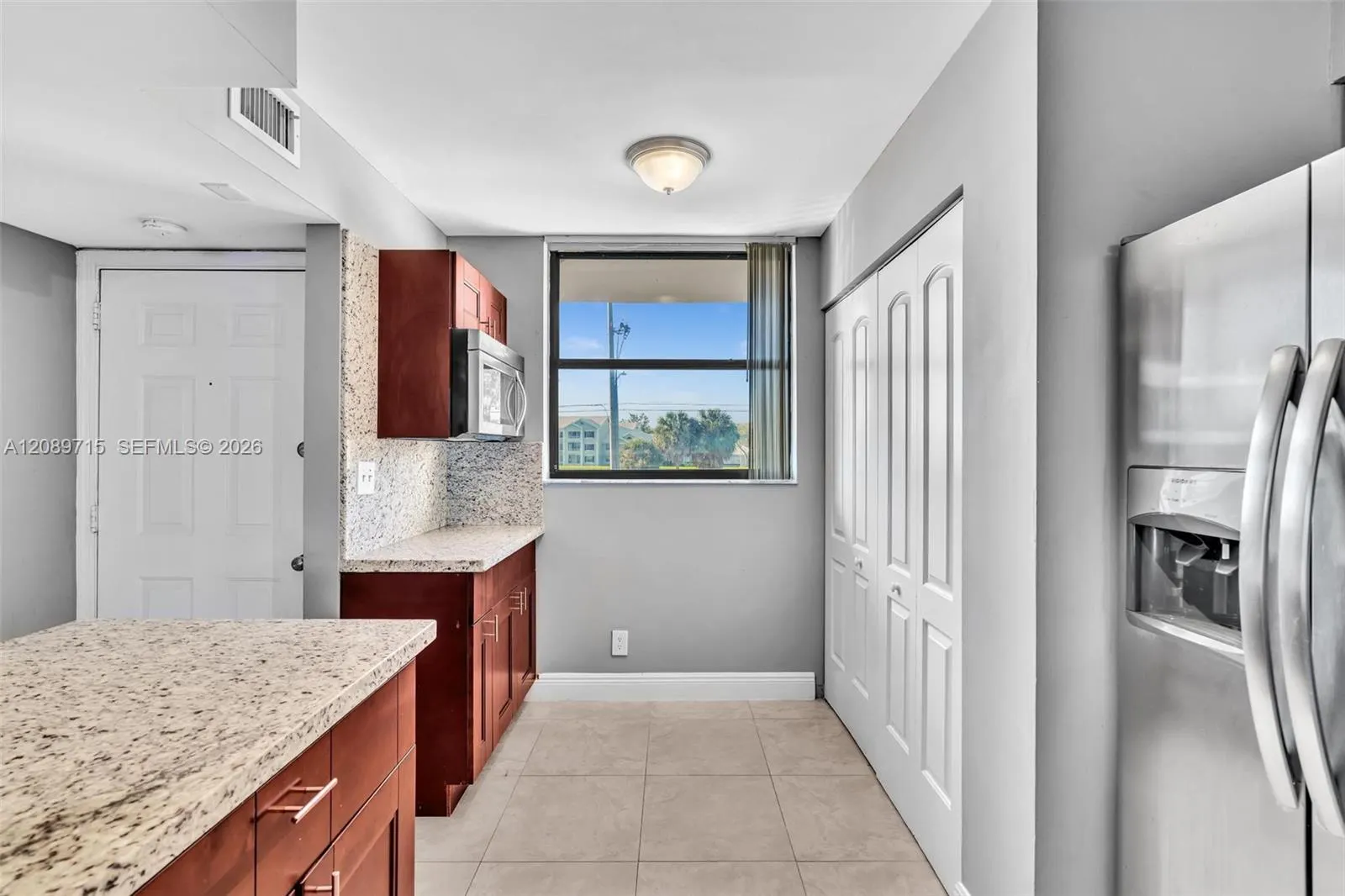 118 Lake Emerald Drive #207