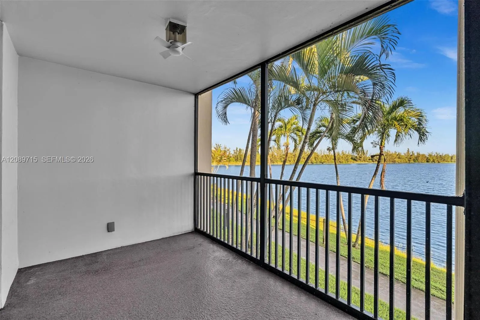 118 Lake Emerald Drive #207
