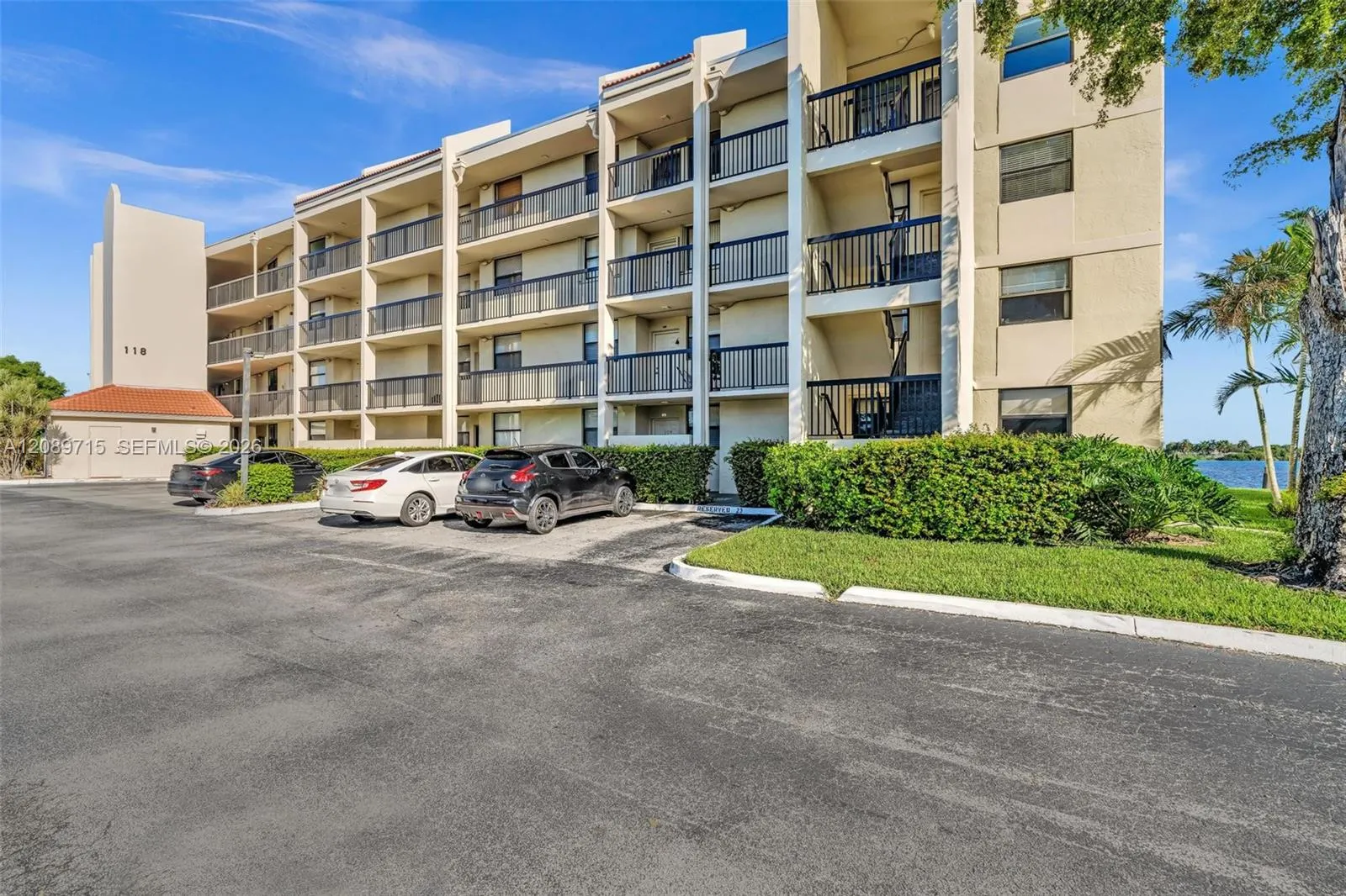 118 Lake Emerald Drive #207