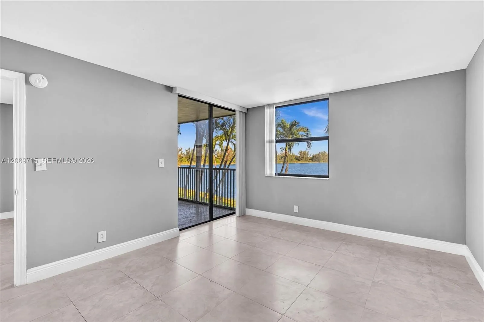 118 Lake Emerald Drive #207