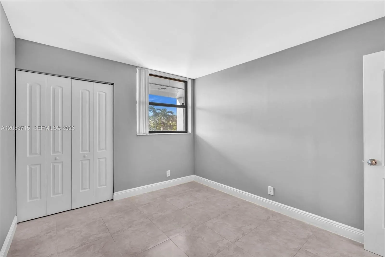 118 Lake Emerald Drive #207