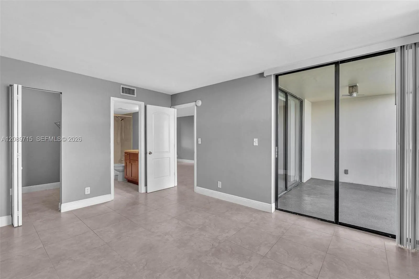 118 Lake Emerald Drive #207