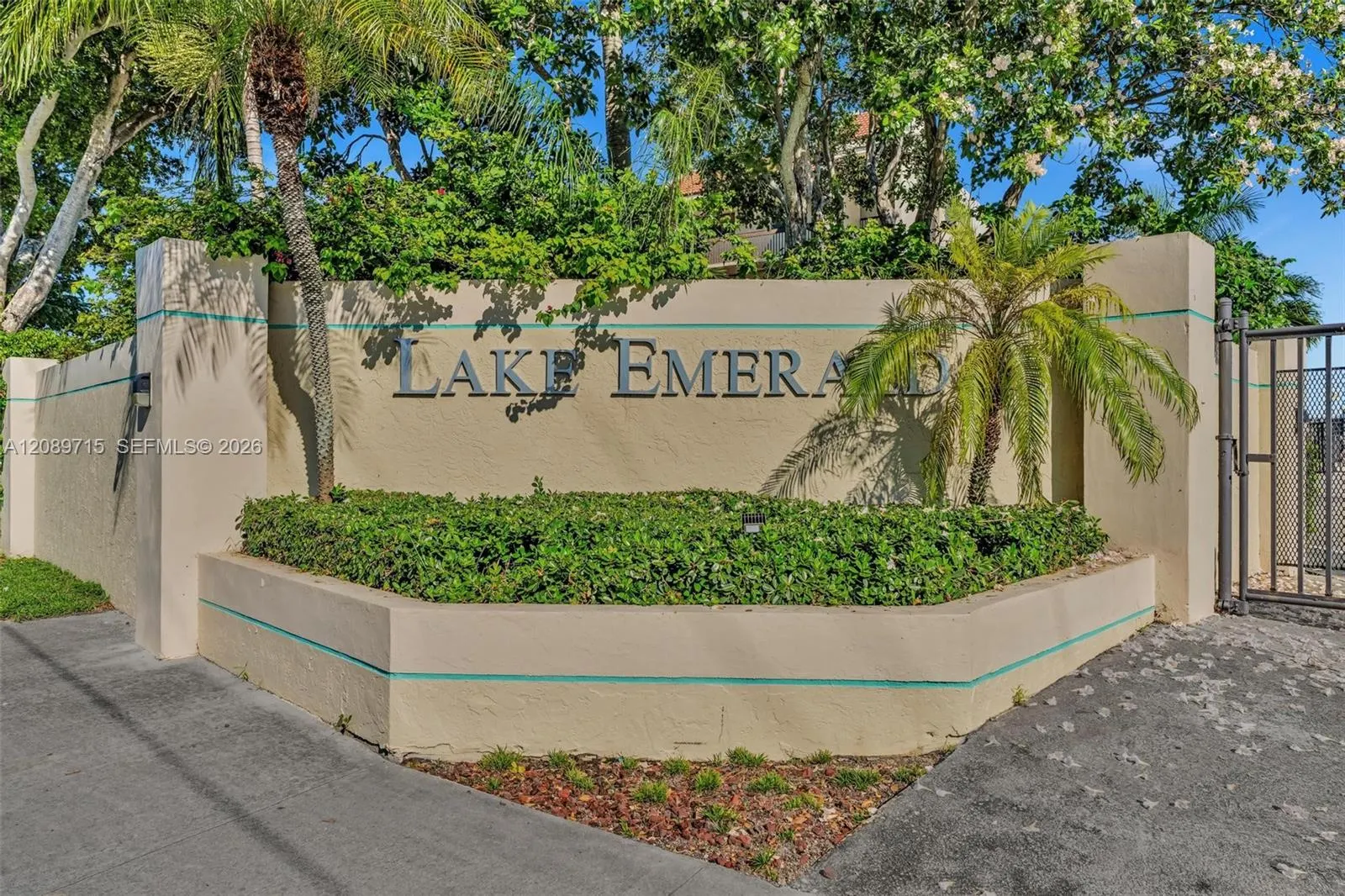 118 Lake Emerald Drive #207