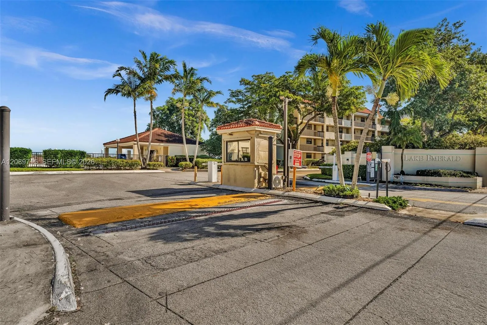 118 Lake Emerald Drive #207