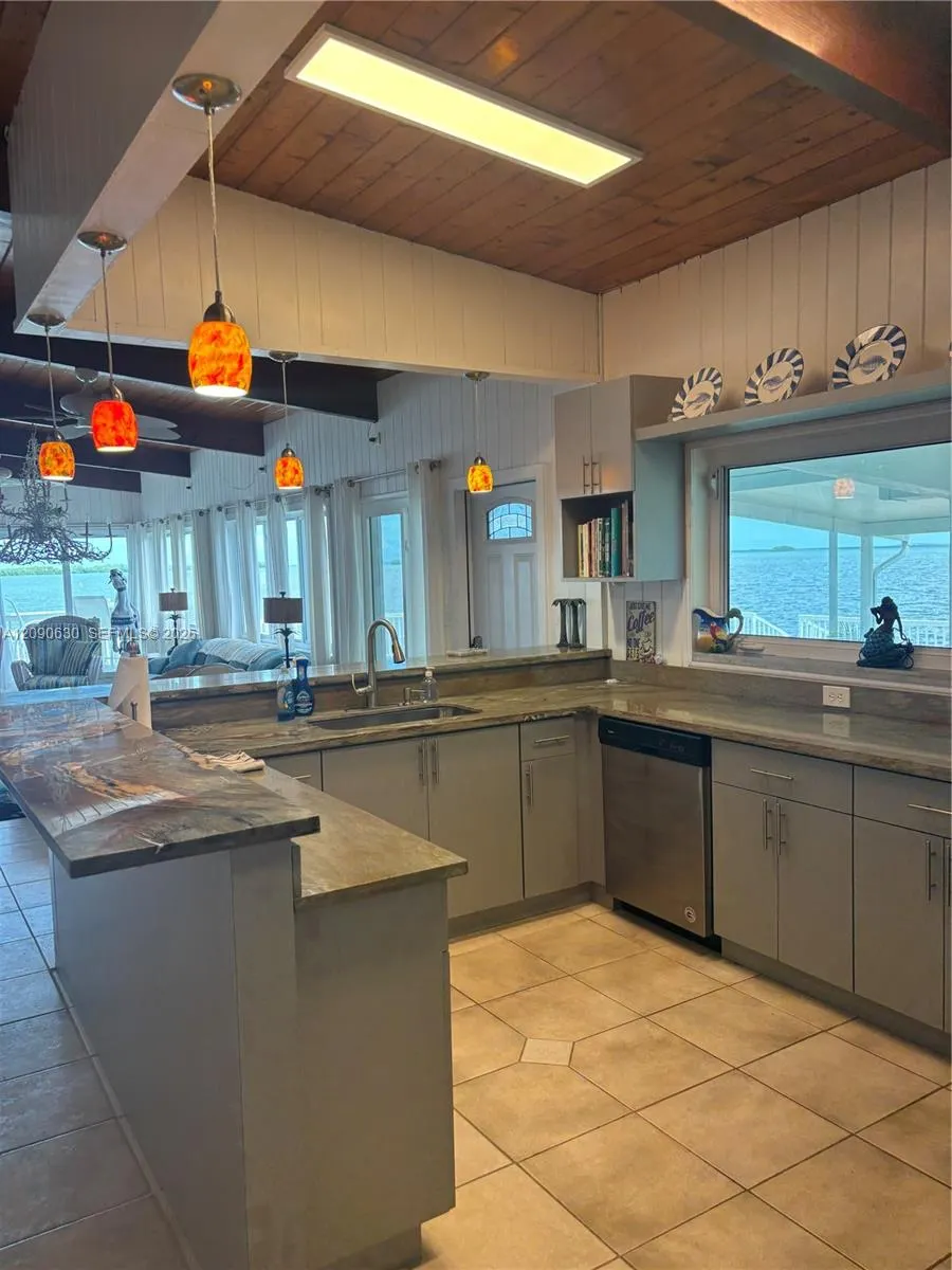 900 Morris Avenue #900
