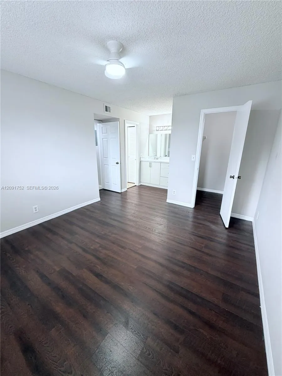 3480 N Pinewalk Drive N #136