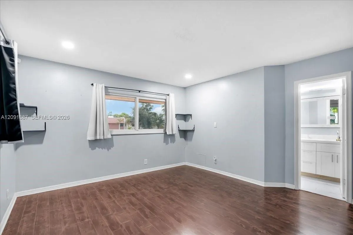 7911 SW 7th Place