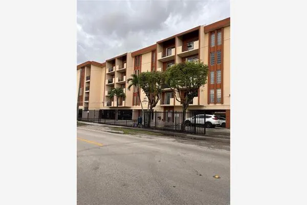 1075 W 68th Street #311