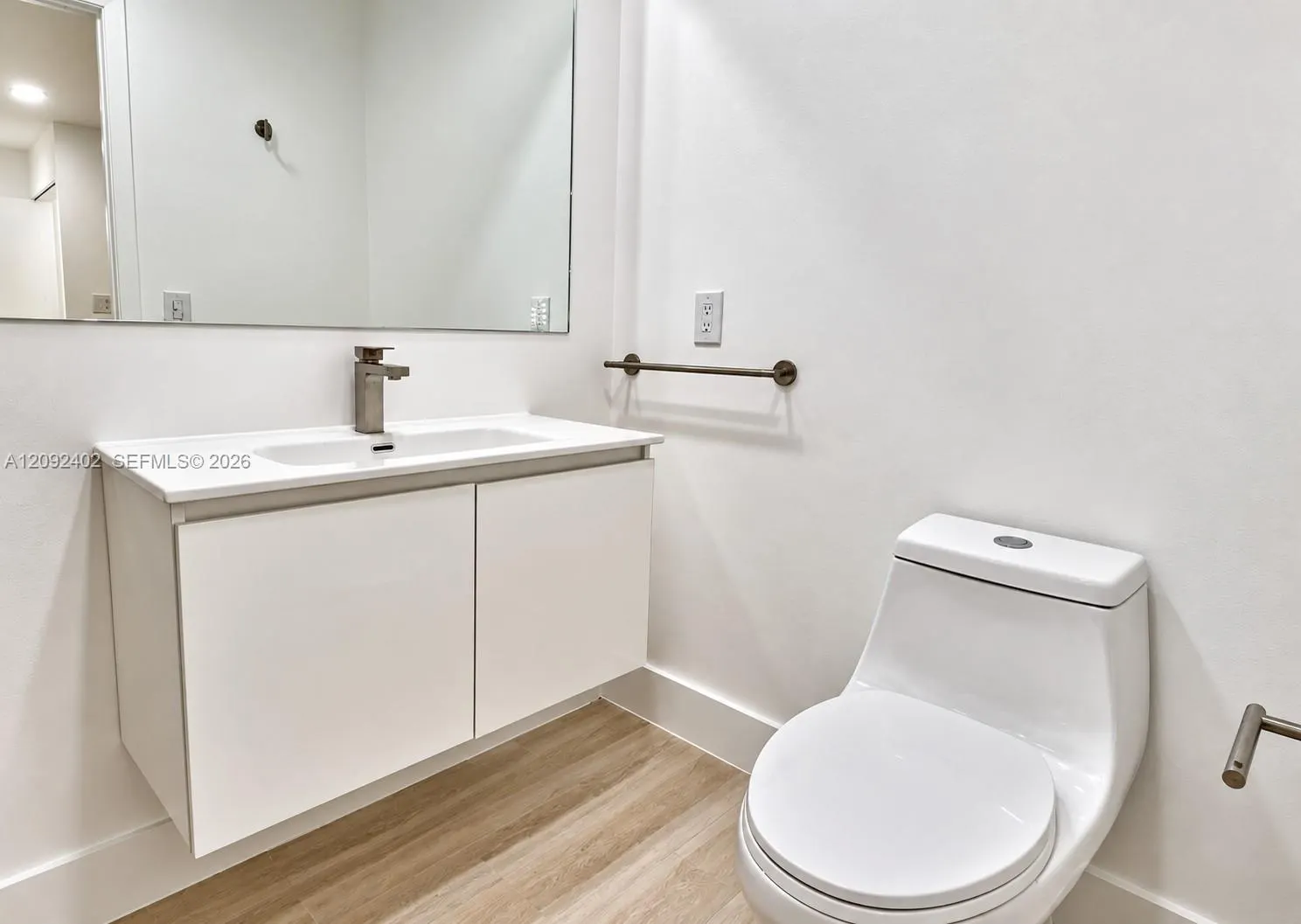 499 SE 13th Street #7E