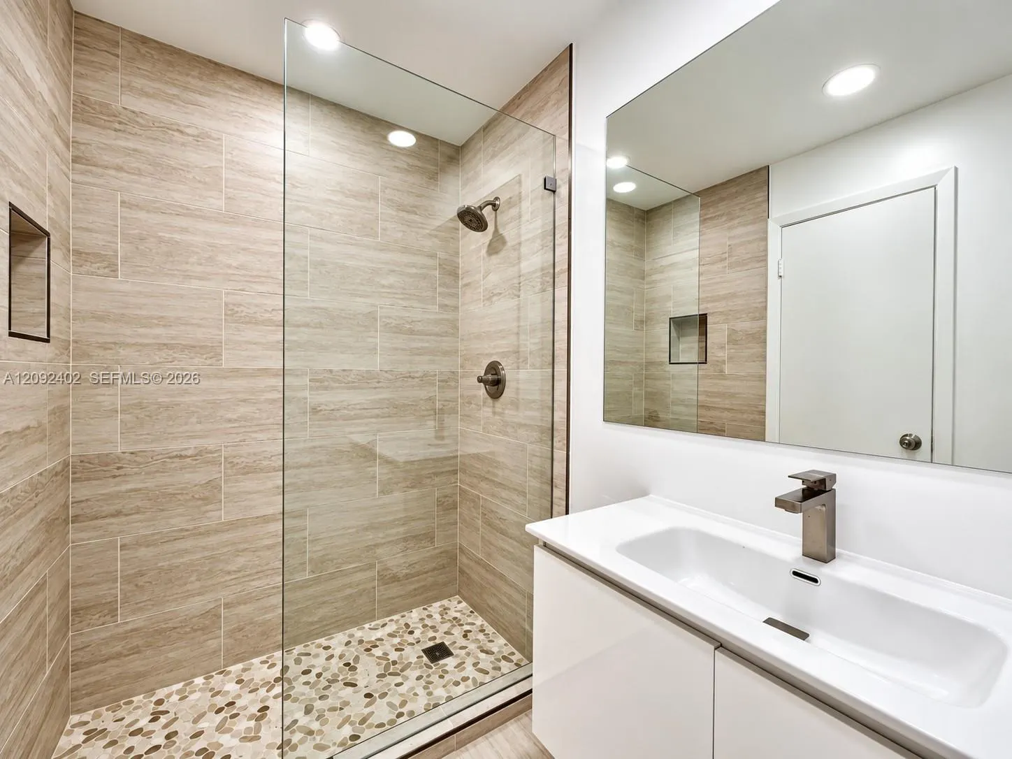 499 SE 13th Street #7E
