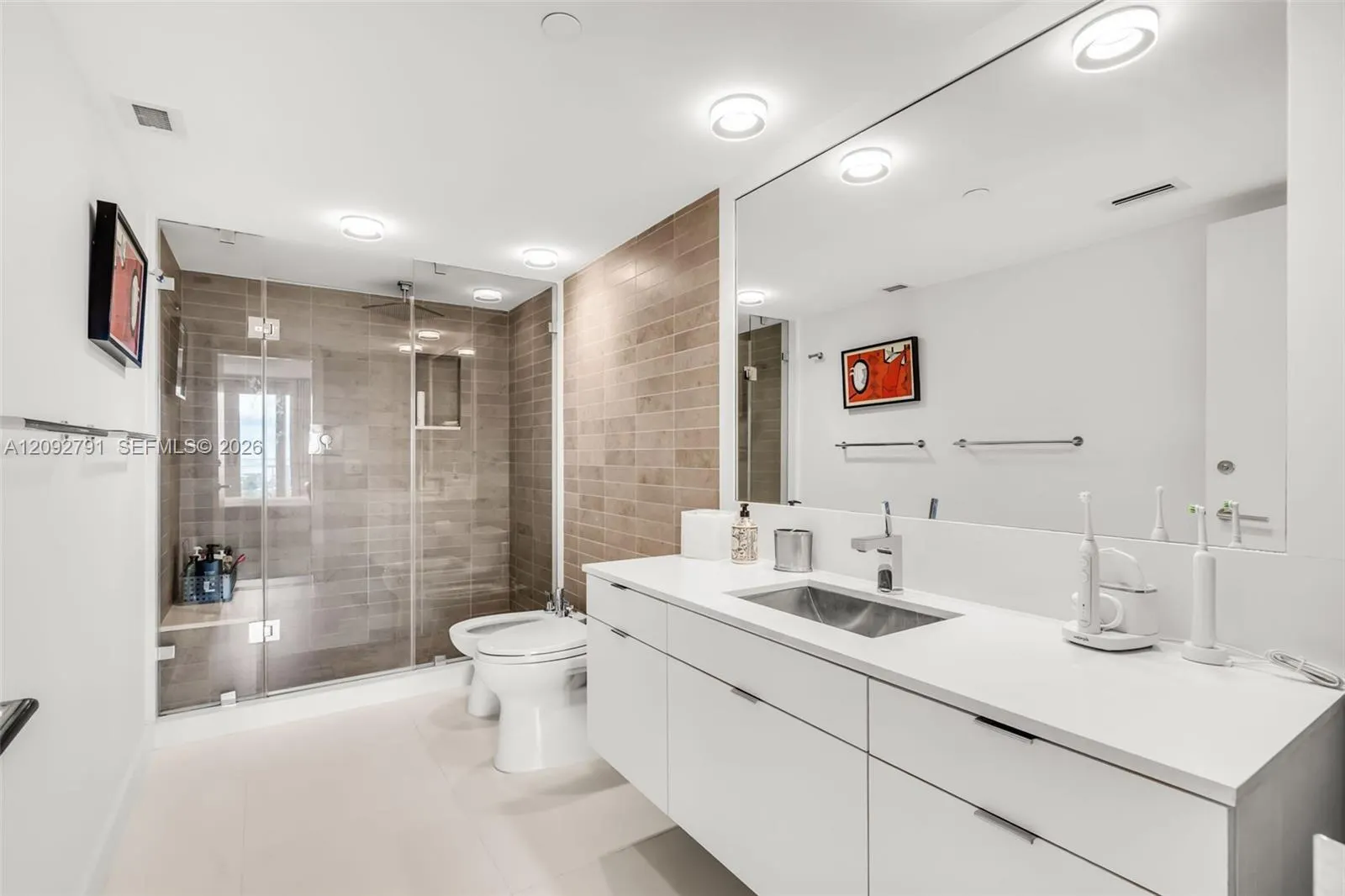 881 Ocean Drive #20E
