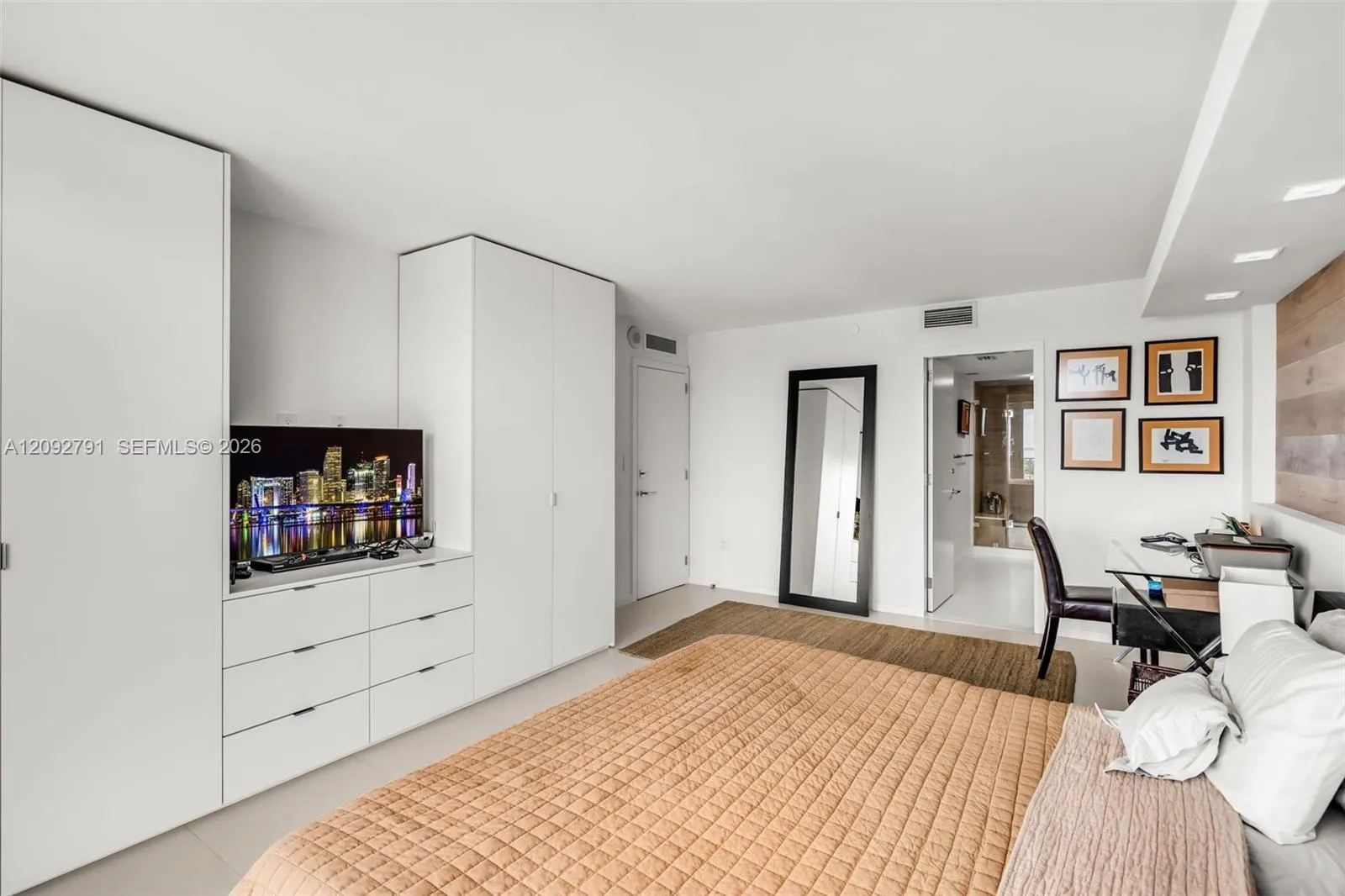 881 Ocean Drive #20E