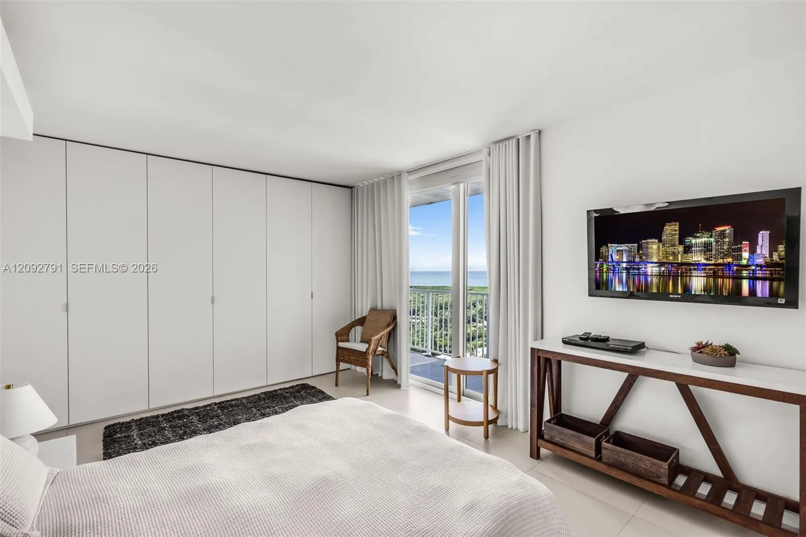 881 Ocean Drive #20E