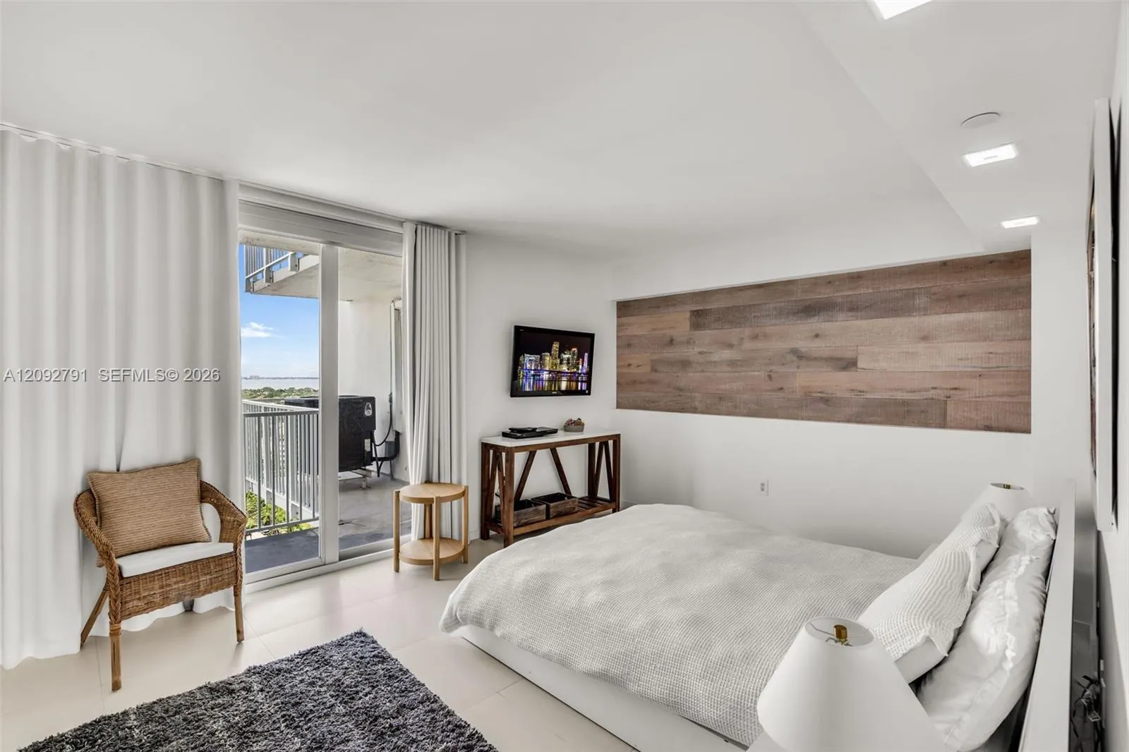 881 Ocean Drive #20E