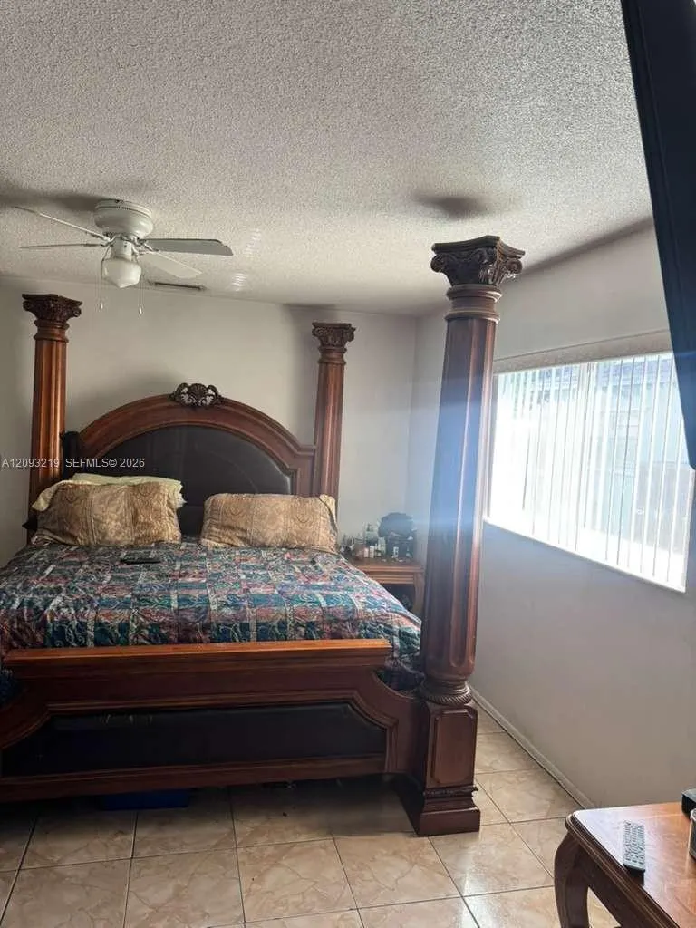 820 SW 49th Terrace
