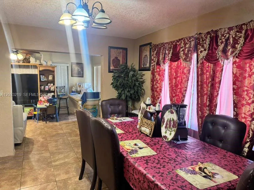 820 SW 49th Terrace