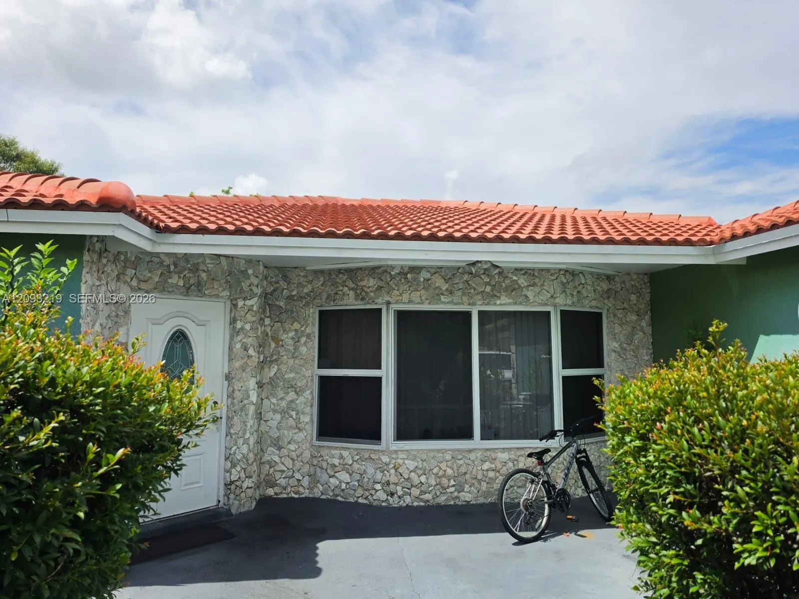 820 SW 49th Terrace