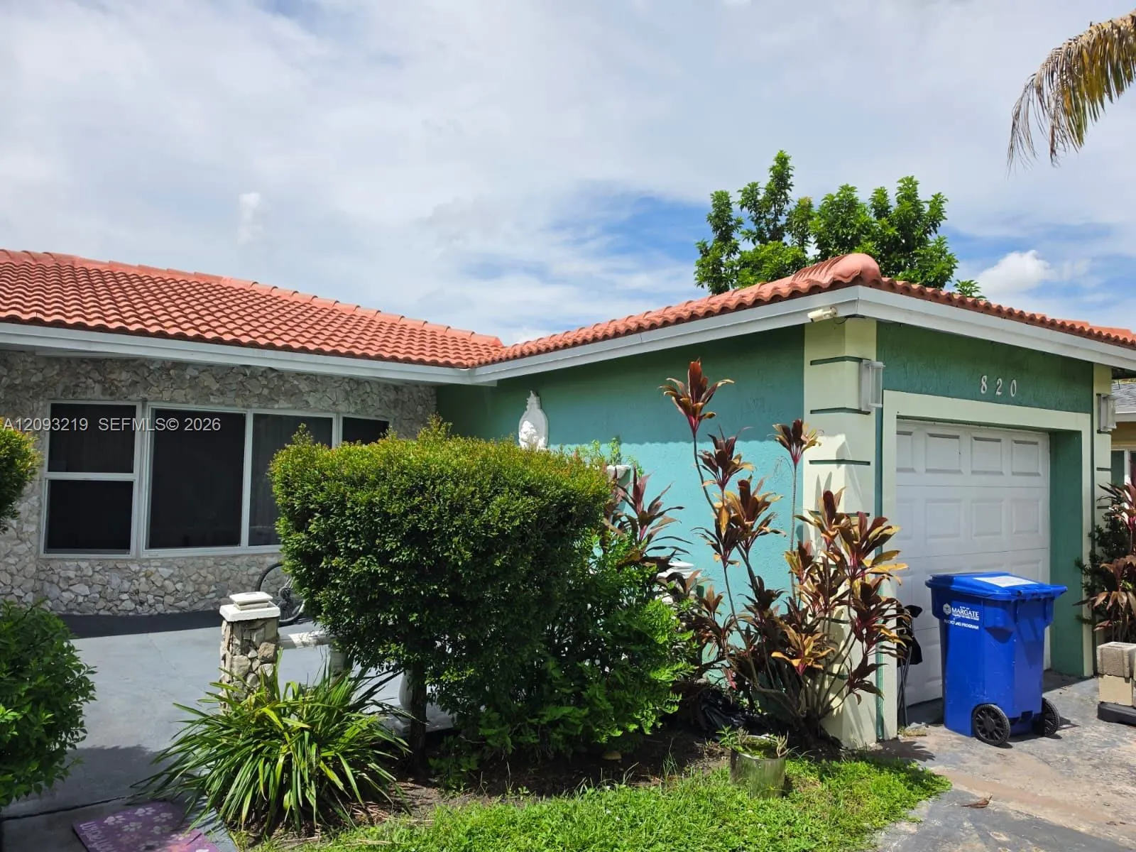 820 SW 49th Terrace