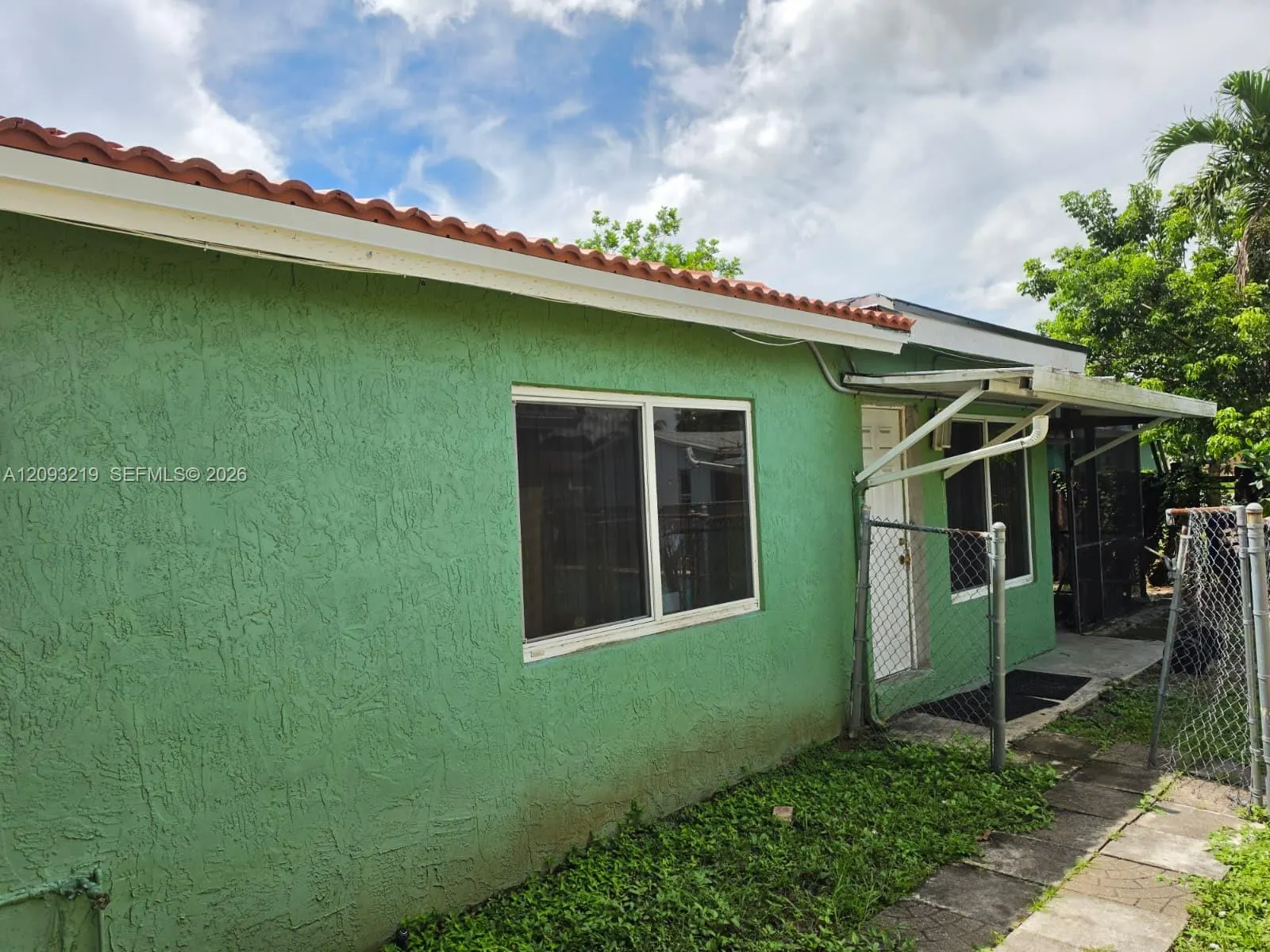 820 SW 49th Terrace