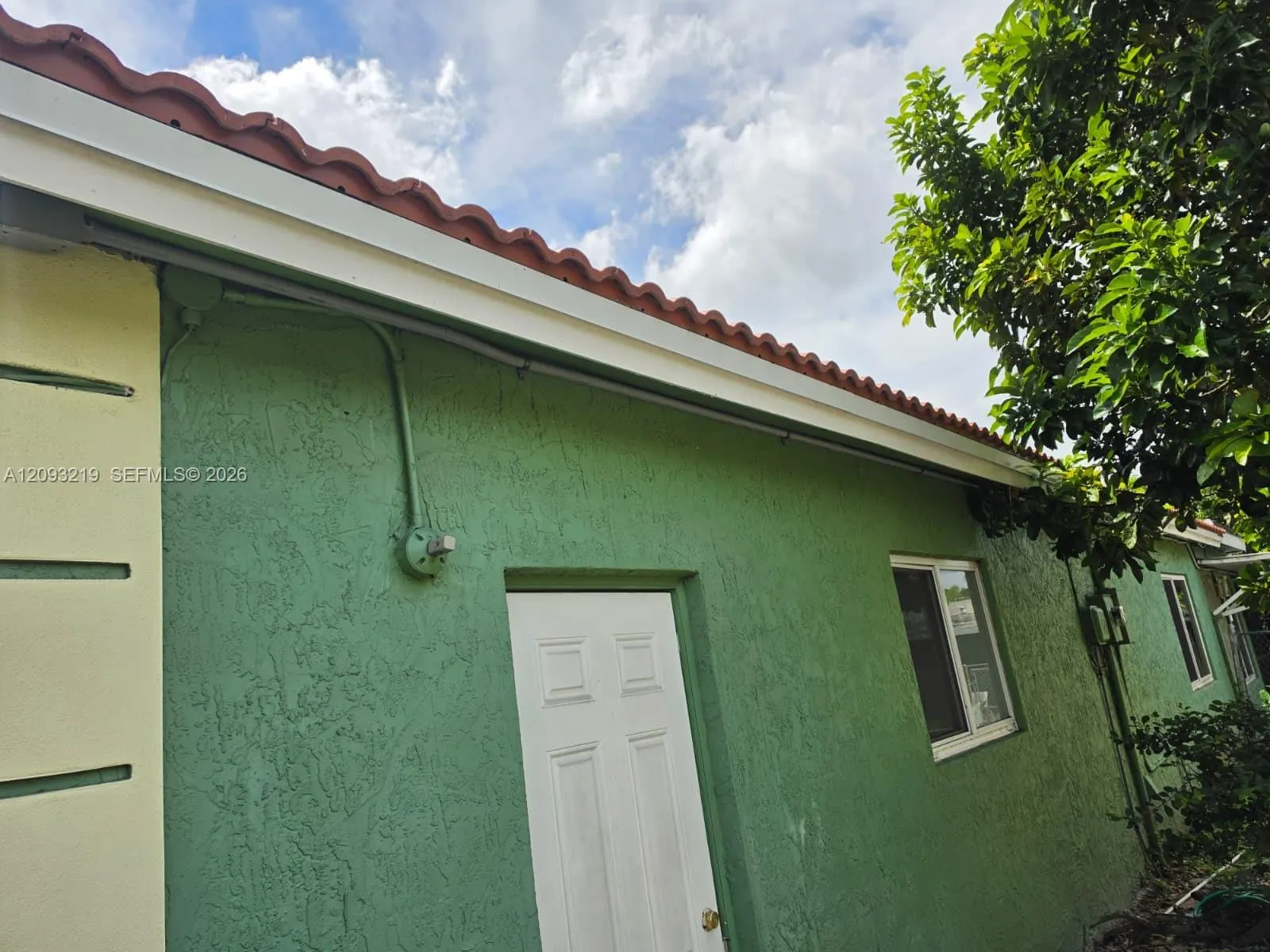 820 SW 49th Terrace