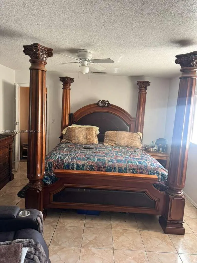 820 SW 49th Terrace